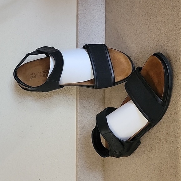 Naot Shoes - NAOT BLACK LEATHER‎ SANDALS (sz US 9 - EURO 40)